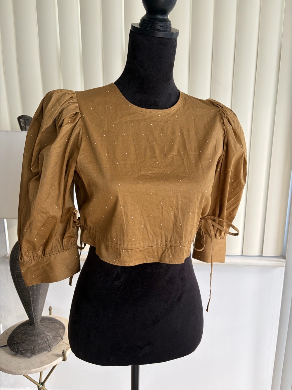 NWT Danielle Bernstein Macys Size S Beige Tan Polka Dot Puff Sleeve Crop Top